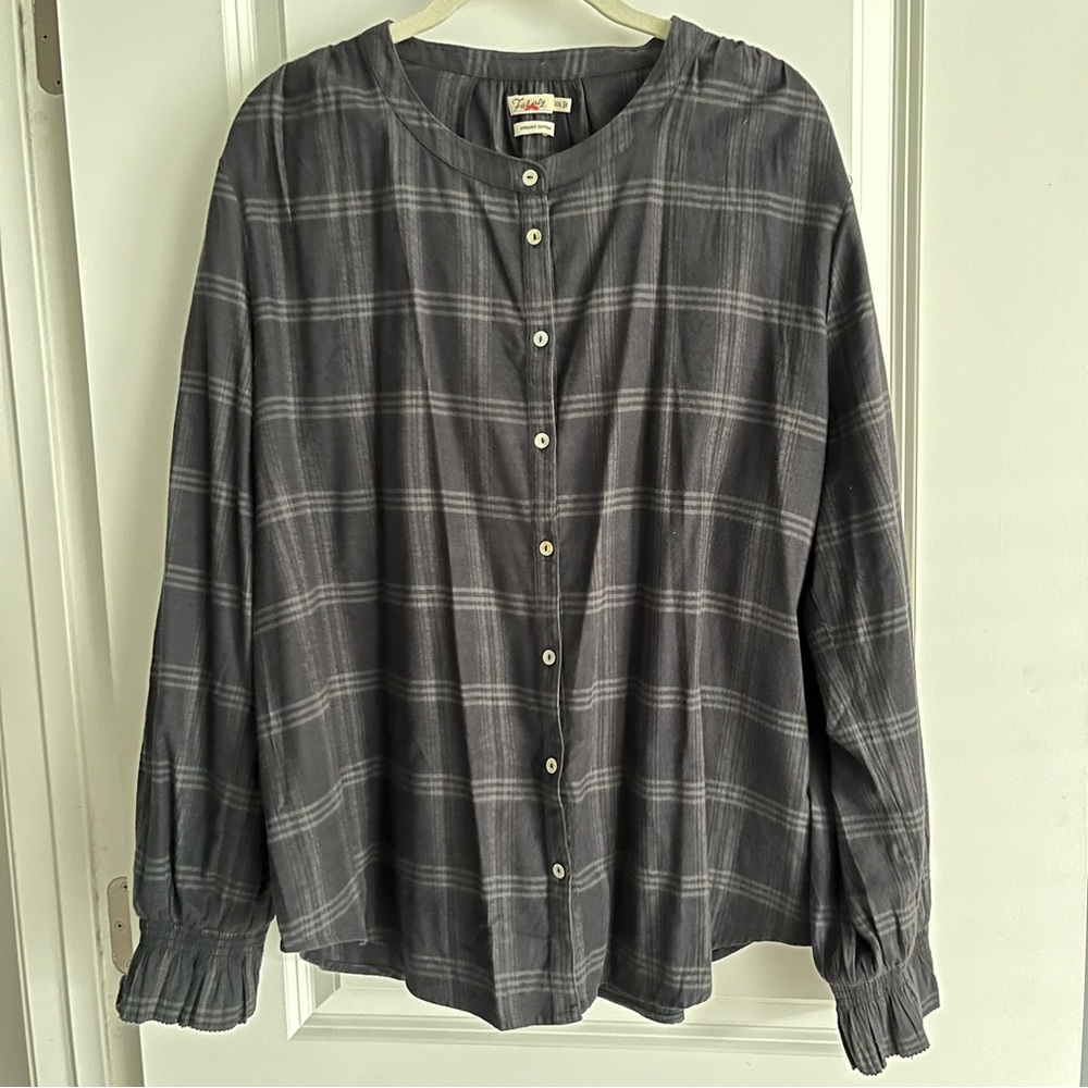Faherty grey plaid top in brushed cotton. Size XXL.  Smocked sleeves.